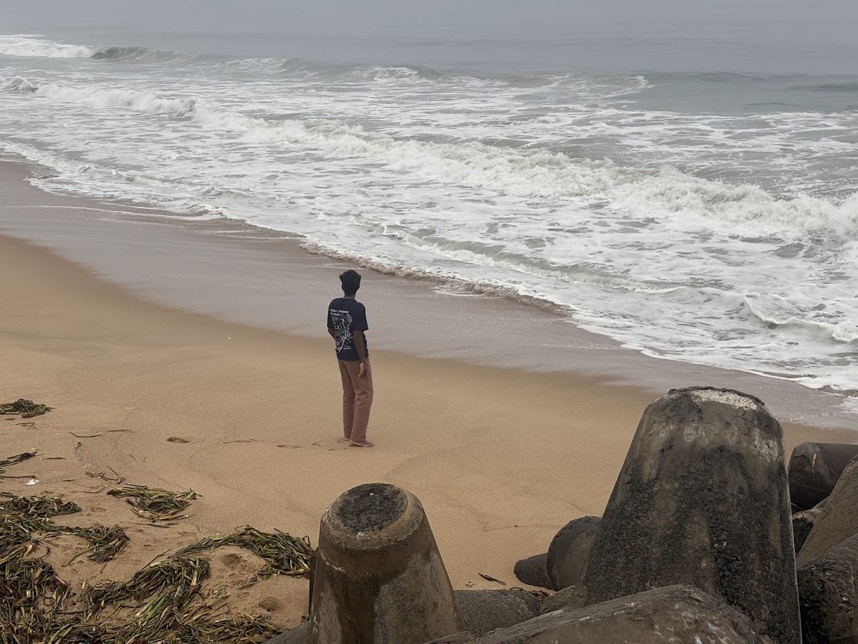 Grey morning by the sea
